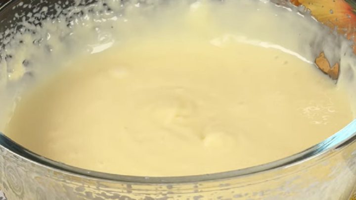 Dort z odpalovaného těsta s krémem