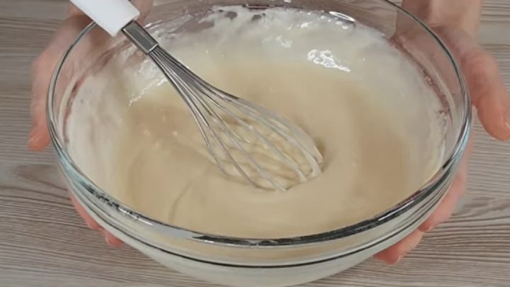 Rychlý mandarinkový koláč s ovocnou šťávou