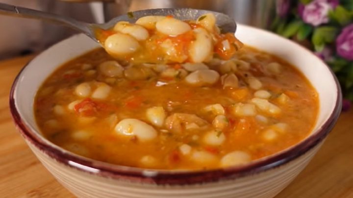 Krémová fazolová polévka se zeleninou