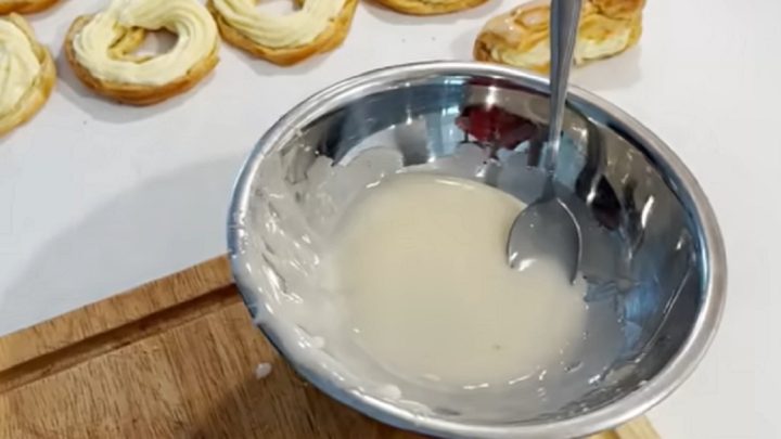 Klasické žloutkové věnečky s krémem