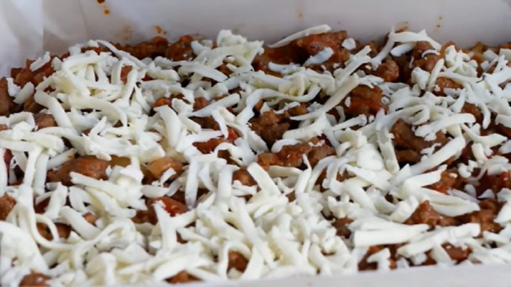 Zapečené mleté maso s bramborami a sýrem