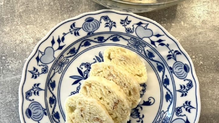 Nadýchaný houskový knedlík z kynutého těsta