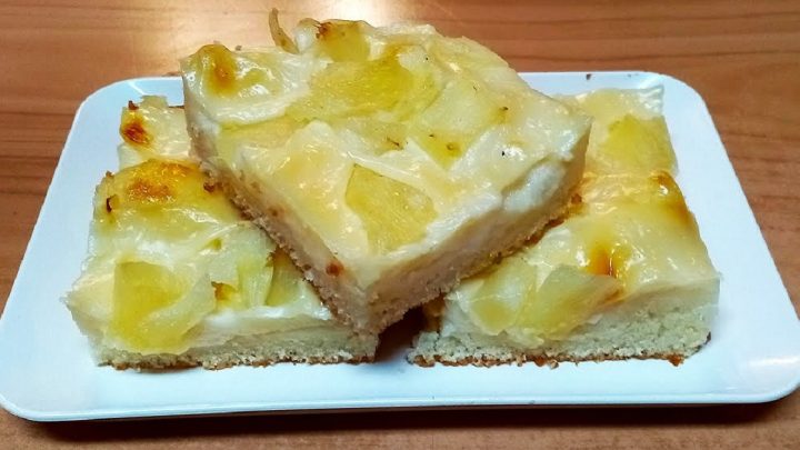 Hrnková buchta s pudinkem a ovocem