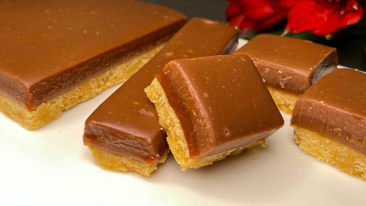 Nepečené milionářské řezy s karamelem