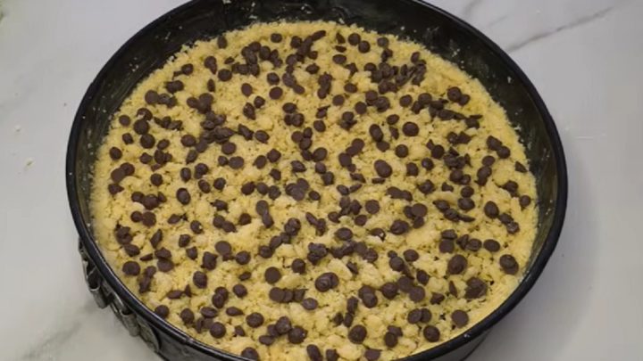 Drobenkový koláč s čokoládovou náplní