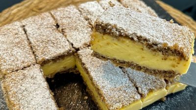 Ořechové řezy se žloutkovým krémem