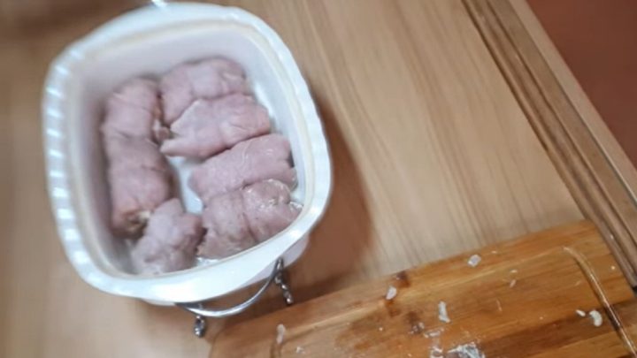 Závitky plněné kyselým zelím a slaninou