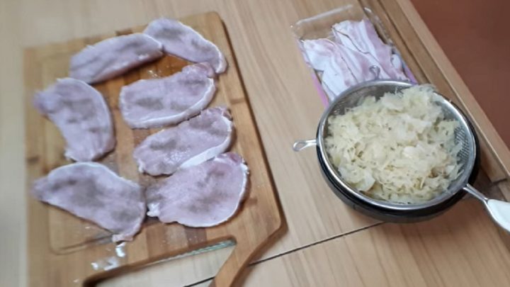 Závitky plněné kyselým zelím a slaninou