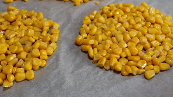 Zapečené kukuřičné placky se sýrem