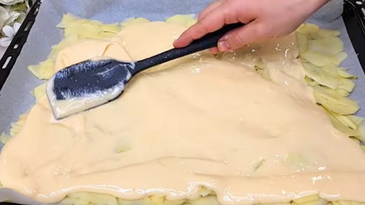 Rychlá jablečná roláda jen z 6 ingrediencí