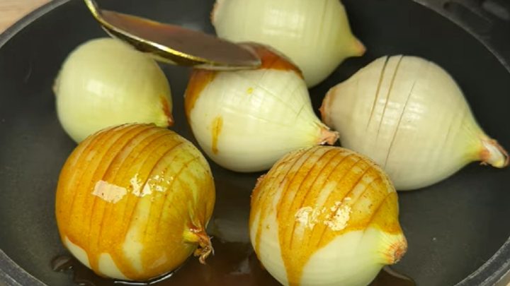 Glazovaná cibule na másle s kurkumou