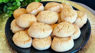 Popraskané křehké citrónové sušenky