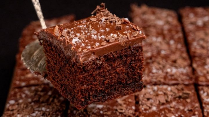 Jednoduchá buchta s čokoládovou polevou