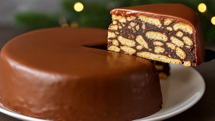 Nepečený sušenkový dort s čokoládou Nepečený sušenkový dort s čokoládou