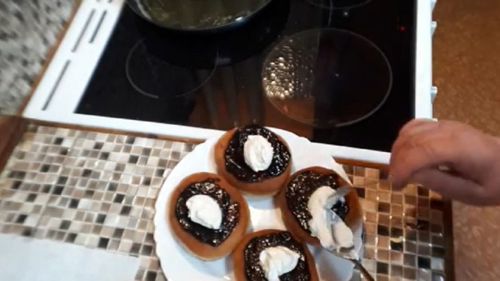 Bavorské vdolečky s povidly a krémem