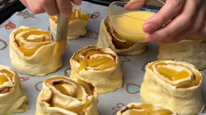 Broskvové šneky z listového těsta