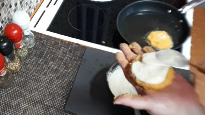 Turecké bramboráky se sýrem a kari