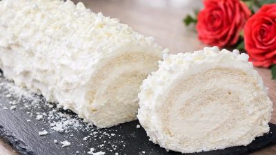 Pusinková roláda s krémem z bílé čokolády