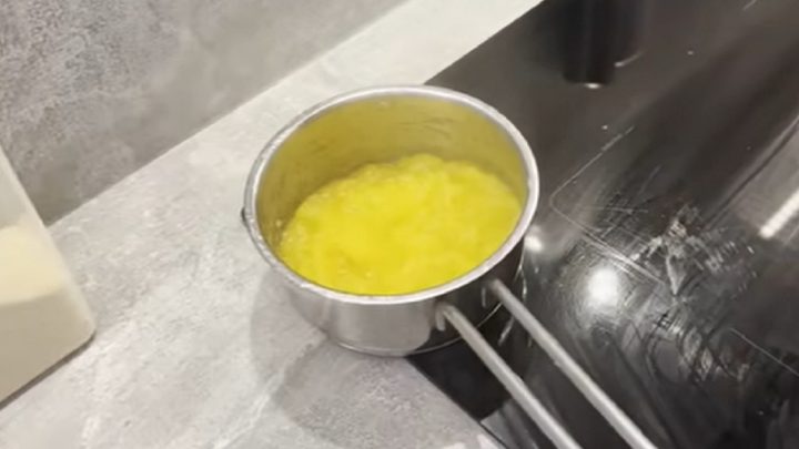 Smažené celerové řízky se švédskou omáčkou