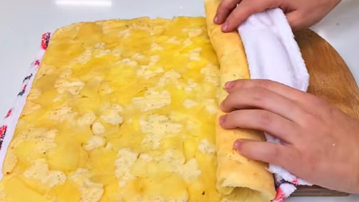 Rychlá jablečná roláda jen z 6 ingrediencí