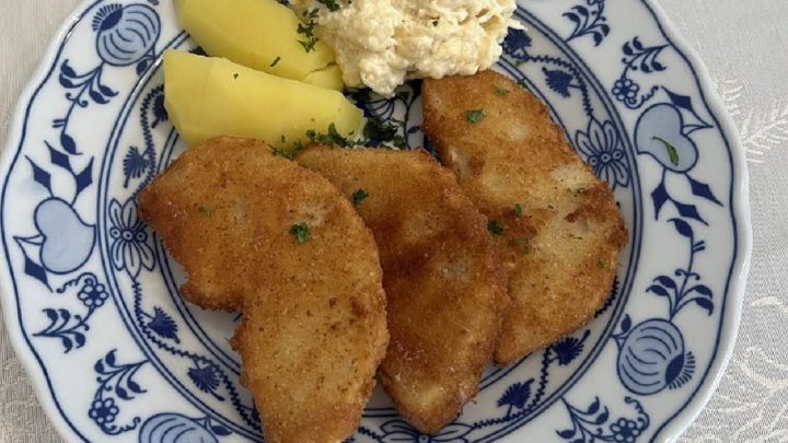 Smažené celerové řízky se švédskou omáčkou