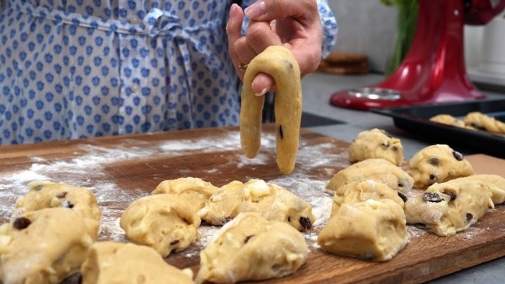 Smažené jablečné uzlíky s rozinkami