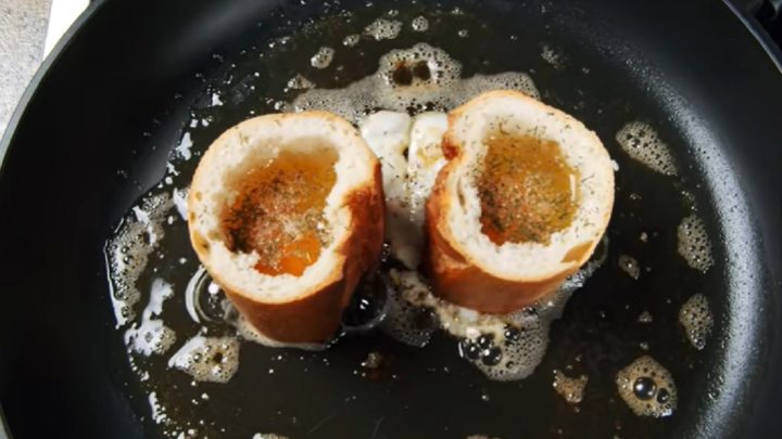 Bageta plněná vejcem se slaninou