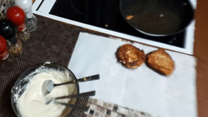 Turecké bramboráky se sýrem a kari