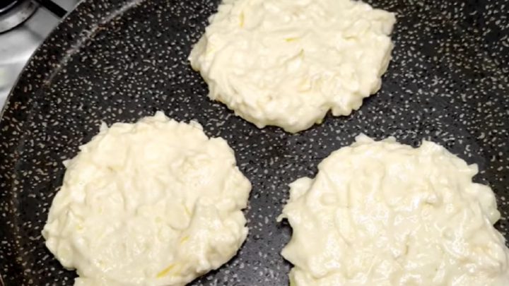 Rychlé jablečné lívance se skořicí