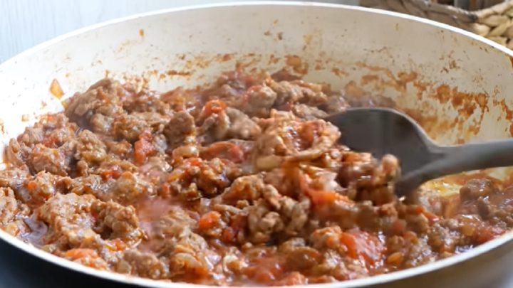 Zapečené mleté maso s bramborami a sýrem