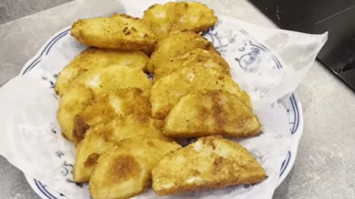 Smažené celerové řízky se švédskou omáčkou