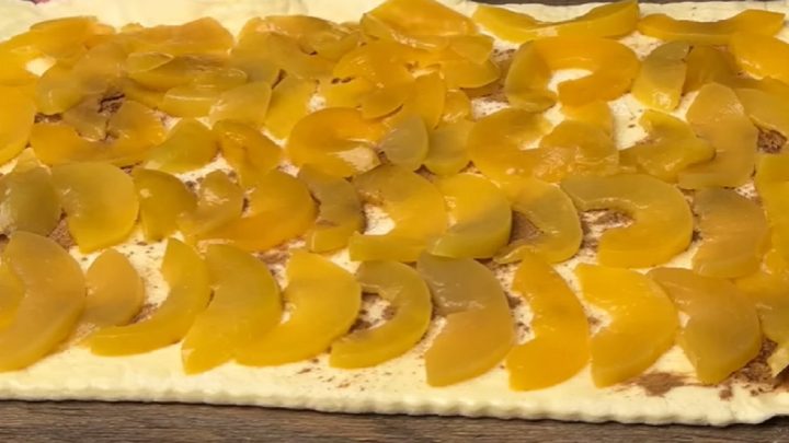 Broskvové šneky z listového těsta