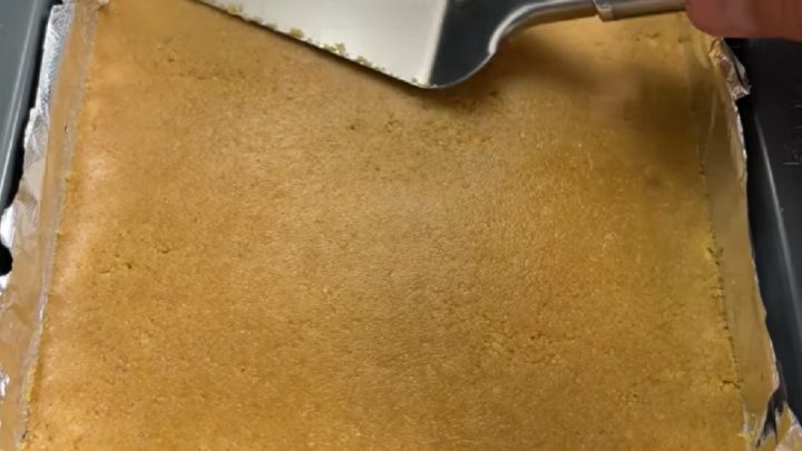 Nepečené milionářské řezy s karamelem