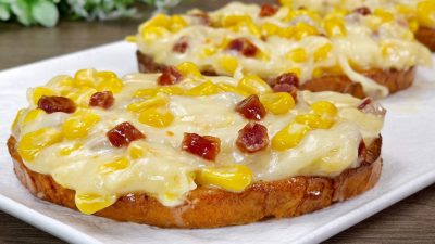 Vaječné chleby se sýrem a klobásou