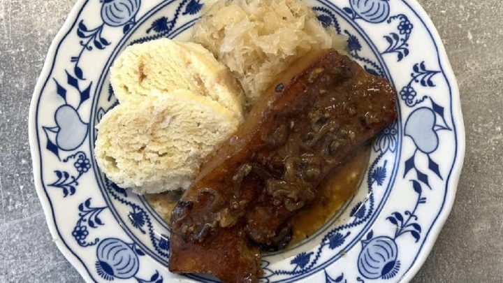 Vepřový bůček po selsku se zelím