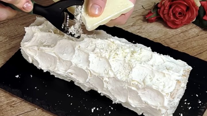 Pusinková roláda s krémem z bílé čokolády