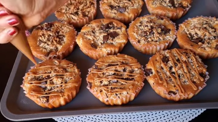 Jablečné košíčky s karamelem a čokoládou