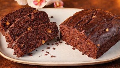 Banánový kakaový chlebíček s ořechy