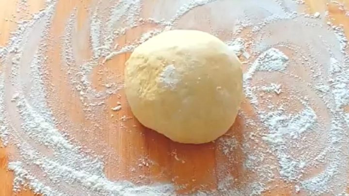 Nadýchané mini koblížky z kynutého těsta