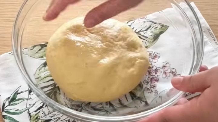 Nadýchané domácí koblihy s vanilkovým krémem