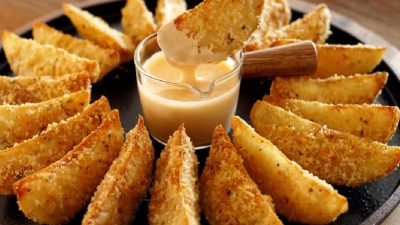 Brambory v parmezánové krustě s dipem