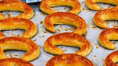 Bratislavské ořechové rohlíčky z kynutého těsta