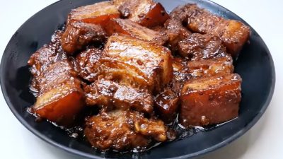 Bůček na česneku a cibuli s badyánem