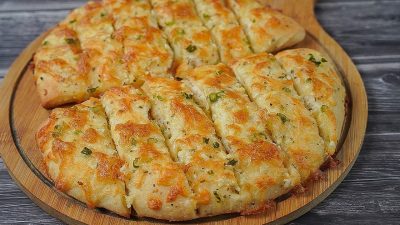 Česnekové tyčinky se sýrem a chilli papričkou