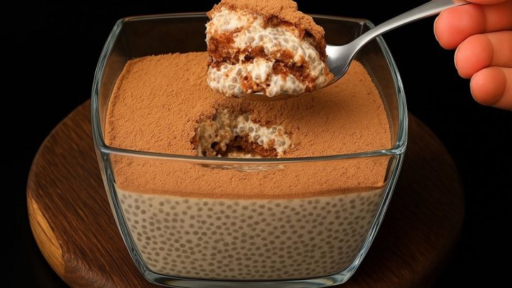 Chia tiramisu s jogurtem a medem Chia tiramisu s jogurtem a medem