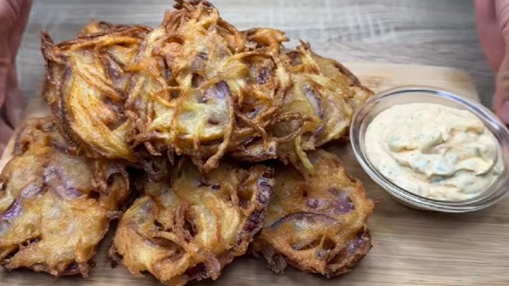 Cibulové bramboráky v kefírovém těstíčku