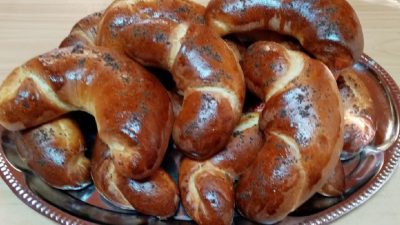 Domácí nadýchané loupáky s mákem