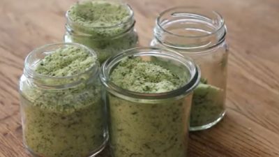 Domácí sůl z medvědího česneku