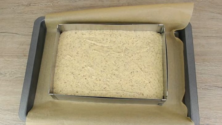 Jednoduchý ořechový řez s vanilkovým krémem