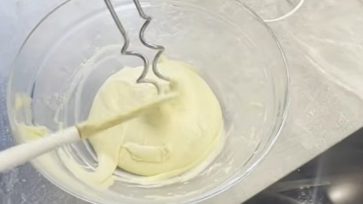 Domácí špecle se slaninou a rajčaty